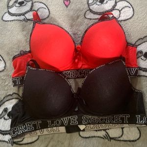 2 pair bra set with lettering tape and underwire